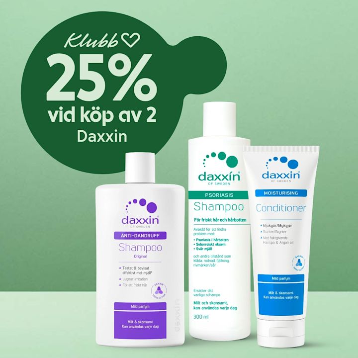 Tre Daxxin-produkter (Anti-Dandruff Shampoo, Psoriasis Shampoo och Moisturising Conditioner) stående på grön bakgrund med en grön cirkeltext som lyder "Klubb 25% vid köp av 2 Daxxin".