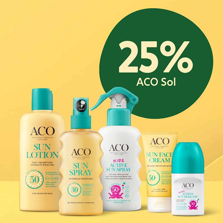 Fem ACO solskyddsprodukter i gula och vita flaskor och tuber på gul bakgrund med en grön cirkel där det står "25% ACO Sol".