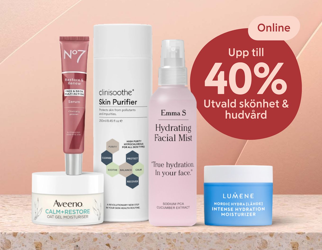 Fem hudvårdsprodukter uppradade på en bänkskiva: No7 face & neck serum i rosa tub, Clinisooth Skin Purifier i vit flaska, Emma S Hydrating Facial Mist i rosa sprayflaska, Aveeno Calm+Restore oat gel moisturizer i burk och Lumene blå fuktkrämsburk, med röd cirkeltext "Upp till 40% Utvald skönhet & hudvård" i bakgrunden.