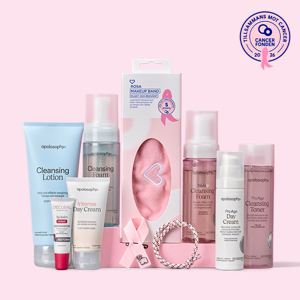 Ingång till hudvårdsprodukter där en del av vinsten går till Cancerfonden. I bild finns ett hudvårdsset med rengöringslotion, rengöringsskum, dagkrämer, toner, läppbalsam och en förpackad rosa makeupband samt Rosa Bandet och Rosa armbandet på ljusrosa bakgrund.