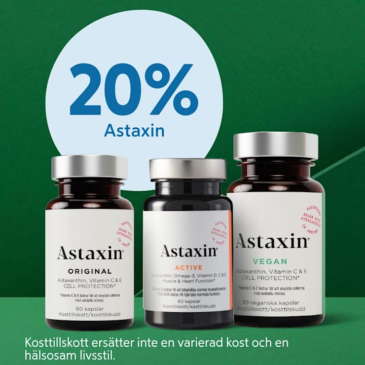 Tre flaskor Astaxin kosttillskott med etiketter som visar olika varianter: Original, Active och Vegan, framför en grön bakgrund med texten "20% Astaxin".