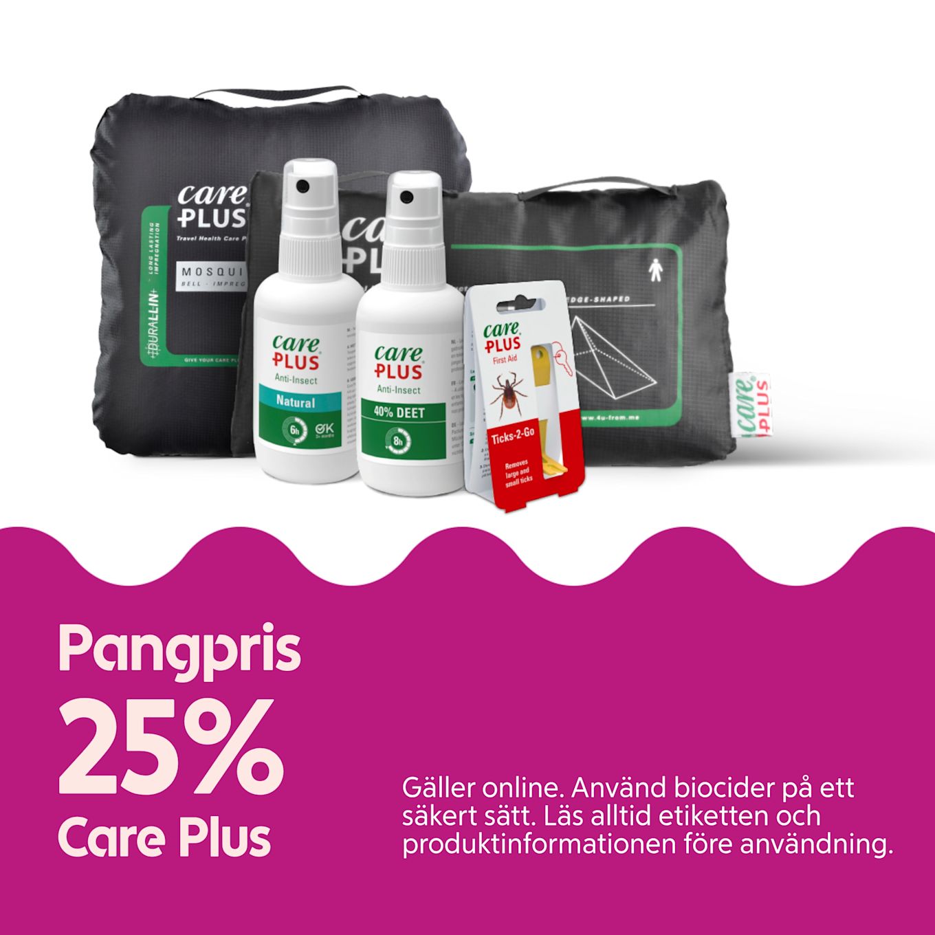 Två svarta förvaringspåsar och framåtriktade flaska-sprayer märkta "care PLUS" samt en förpackning för fästborttagning mot vit bakgrund.