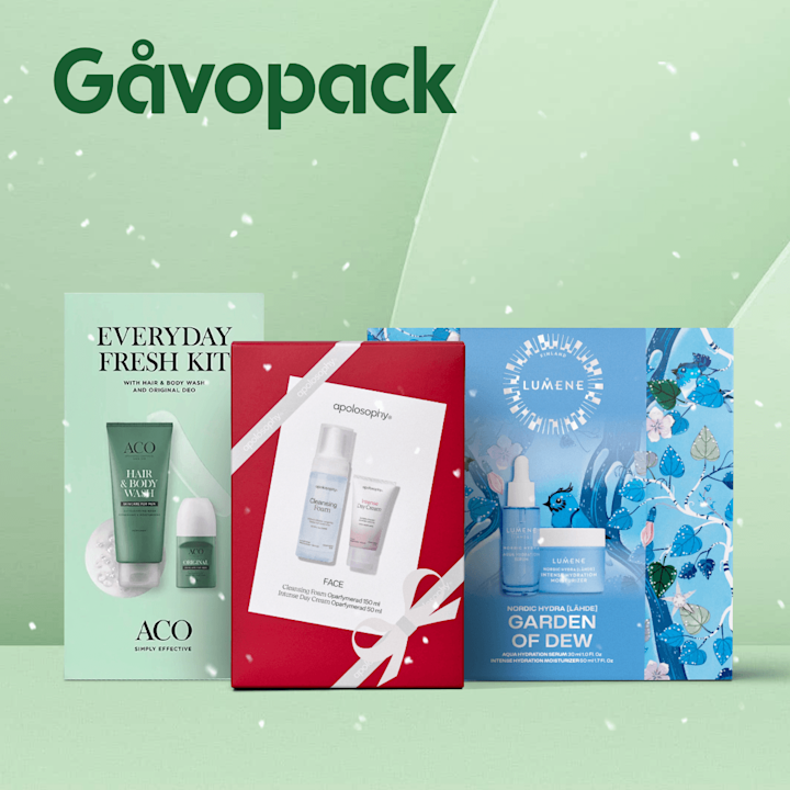 Tre presentkit med hudvårdsprodukter i förpackningar: ett grönt "Everyday Fresh Kit" från ACO till vänster, ett rött apolosophy-kit i mitten och ett blått "Lumene Garden of Dew" kit till höger, stående mot en ljusgrön bakgrund med snöflingor.