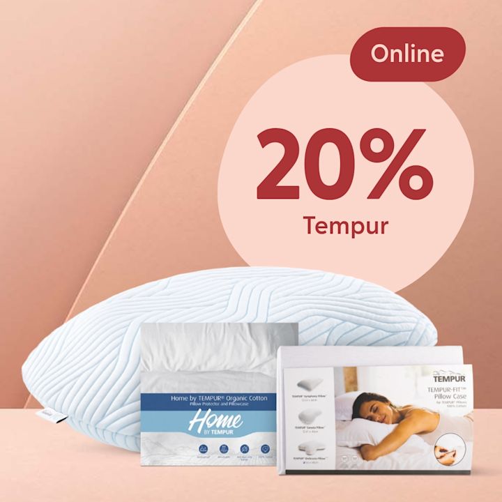 Vit Tempur-kudde med två förpackningar av örngott framför en beige bakgrund med texten "20% Tempur Online".