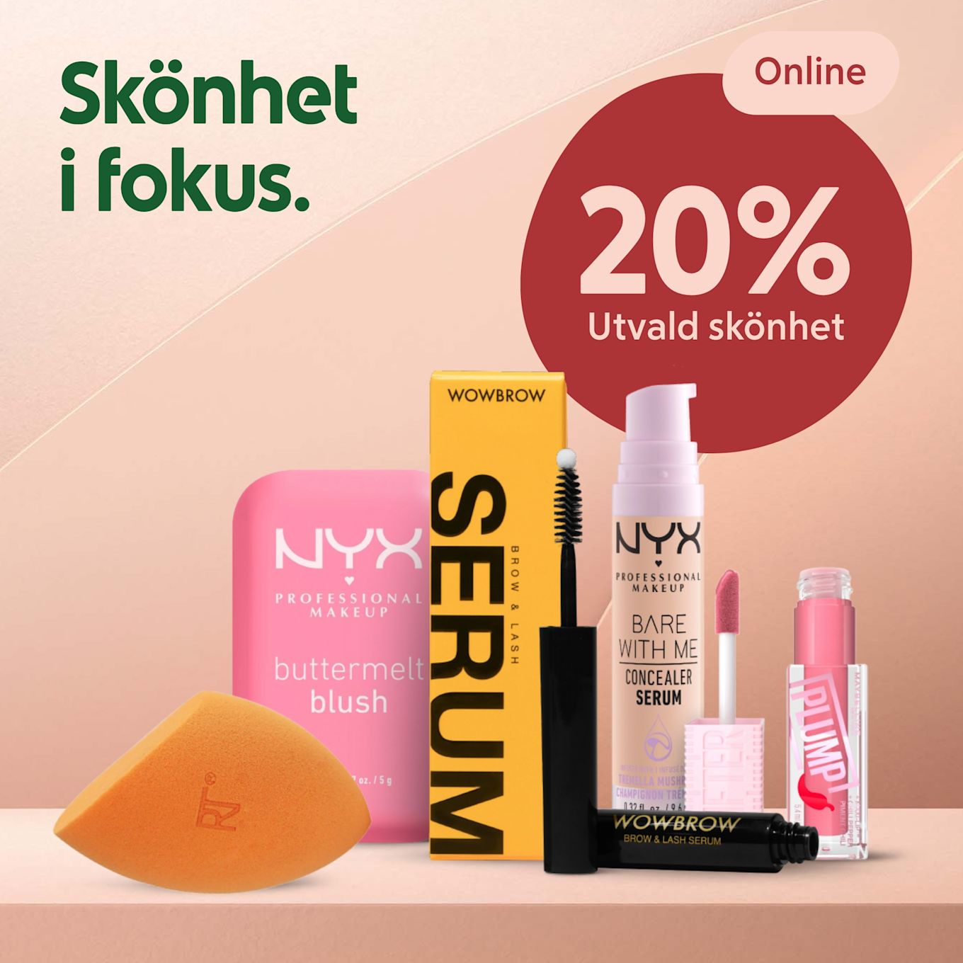 En rad sminkprodukter på ljusrosa bakgrund: orange makeup-svamp, rosa NYX blush, gul WOWBROW-serumförpackning med borste, NYX concealerpump och rosa läppglans, bredvid en röd cirkel med texten "20% Utvald skönhet".