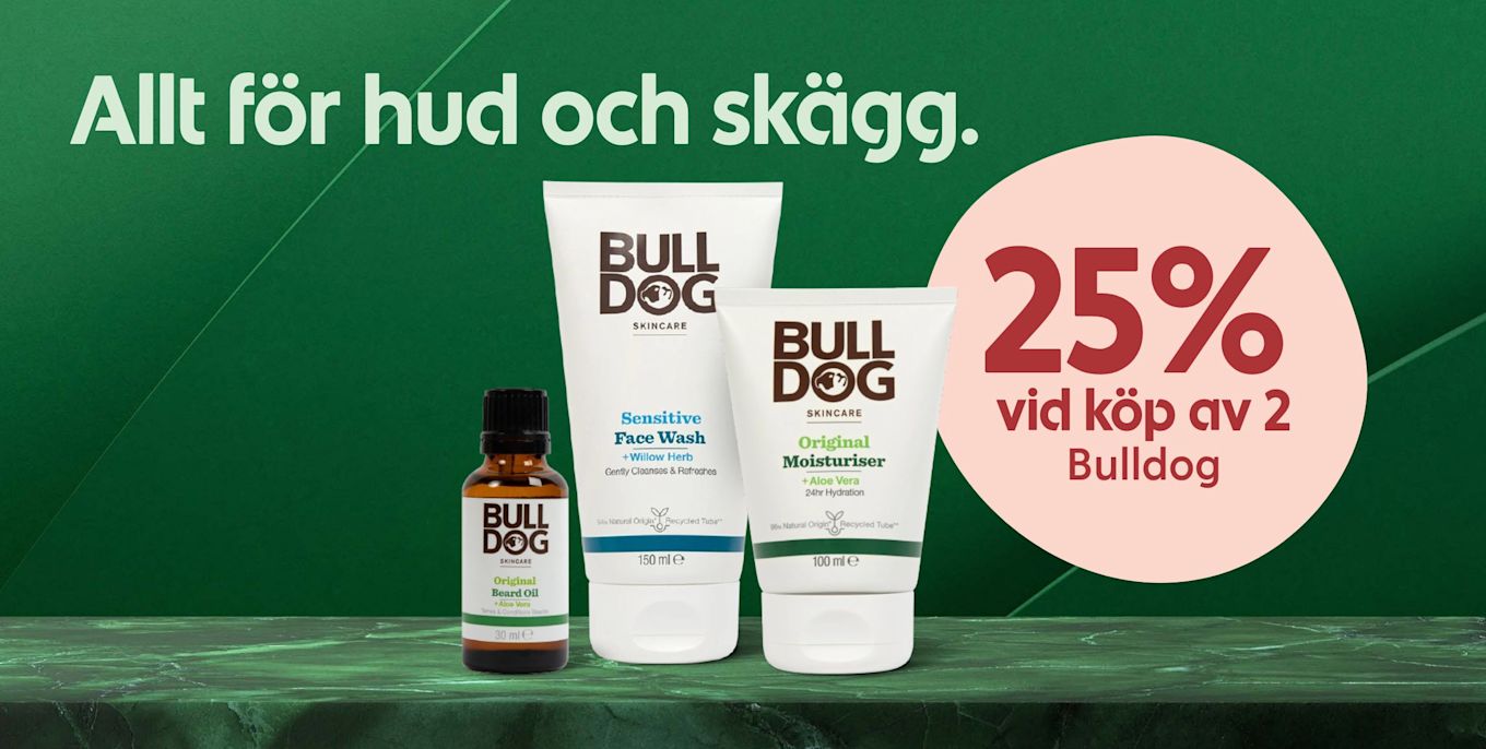 Tre Bulldog hudvårdsprodukter står på en grön marmoryta med texten "Allt för hud och skägg" och erbjudandet "25% vid köp av 2 Bulldog" på grön bakgrund.