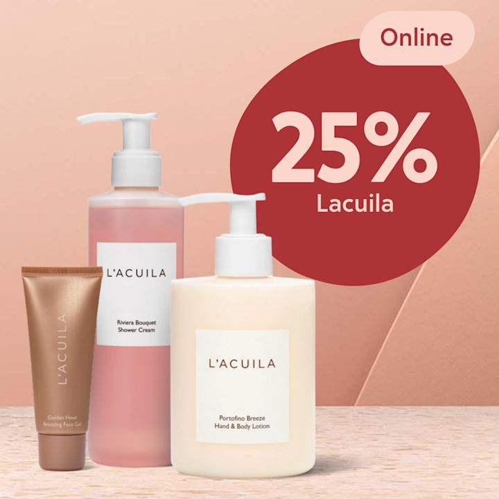 Tre L'Acuila-produkter i framkant: en liten bronzande ansiktsgel i tub, en rosa duschkräm med pump och en ljus hand- och kroppslotion med pump, framför en rosa bakgrund och en röd cirkel med texten "25% Lacuila".
