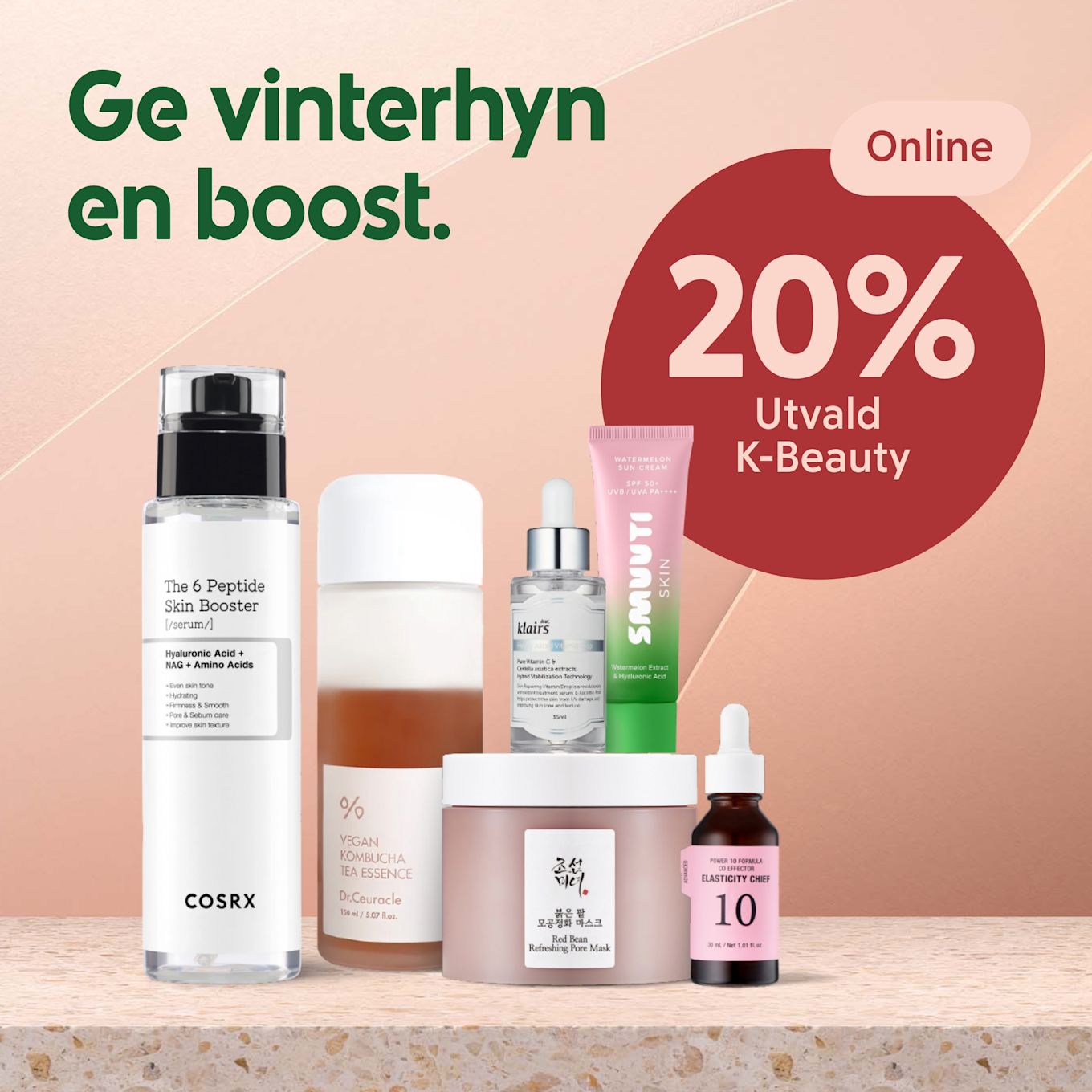 Flera K-Beauty hudvårdsprodukter står på en marmoryta med texten "Ge vinterhyn en boost" och en röd cirkel med erbjudandet "20% utvald K-Beauty online".