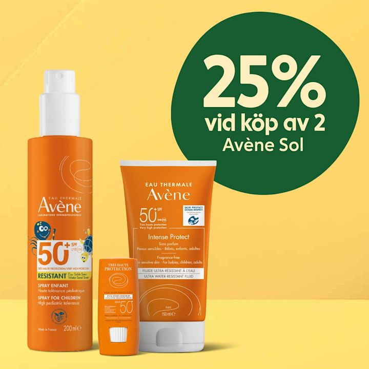 Tre orange Avène-solskyddsprodukter (spray, tub och stick) markerade SPF 50+ stående på gul bakgrund med grön cirkeltext "25% vid köp av 2 Avène Sol".