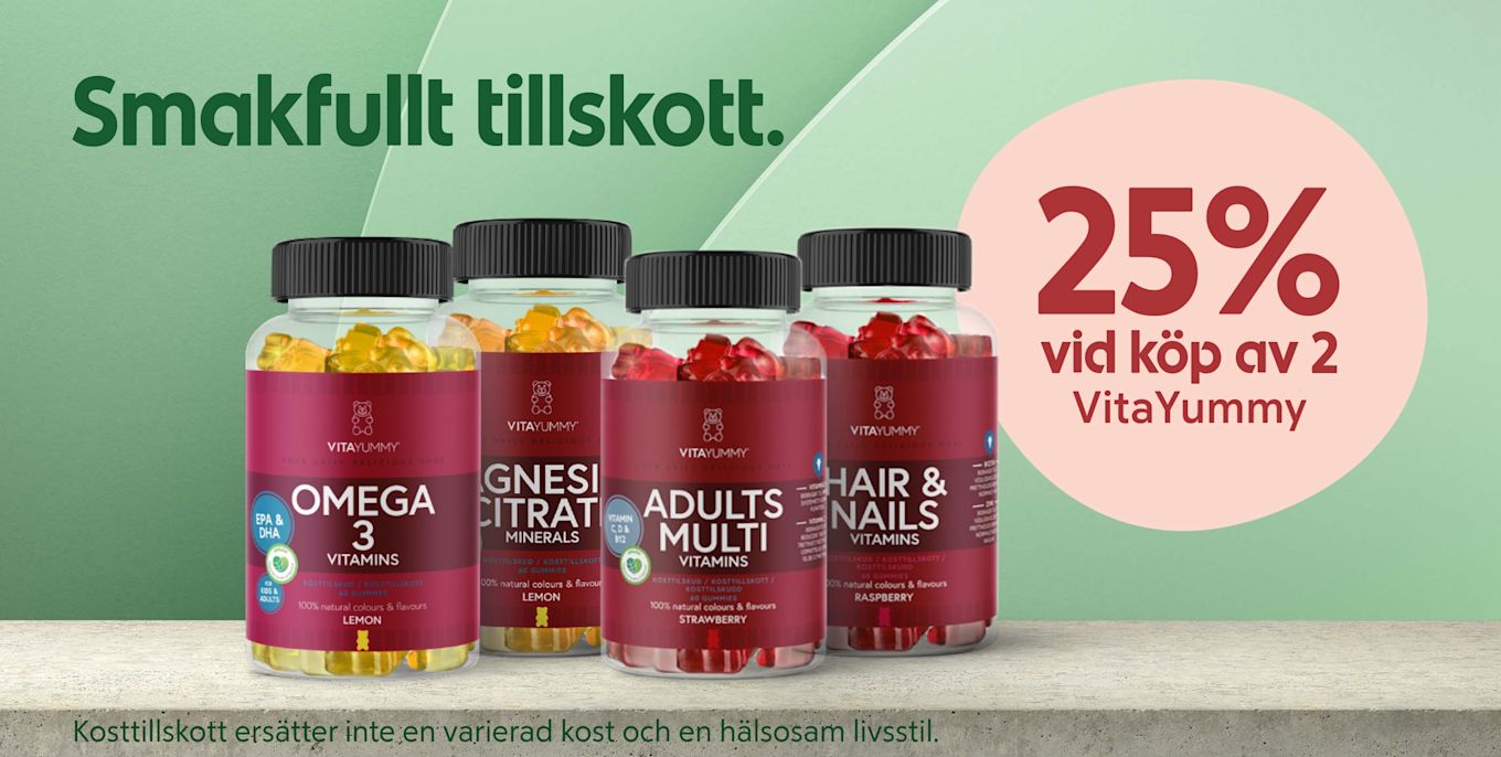 Fyra burkar VitaYummy vitamingodis (Omega 3, Magnesiumcitrat, Adults Multi, Hair & Nails) placerade på en bänkyta med grönt bakgrundsmönster och texten "25% vid köp av 2 VitaYummy" i en rosa cirkel.