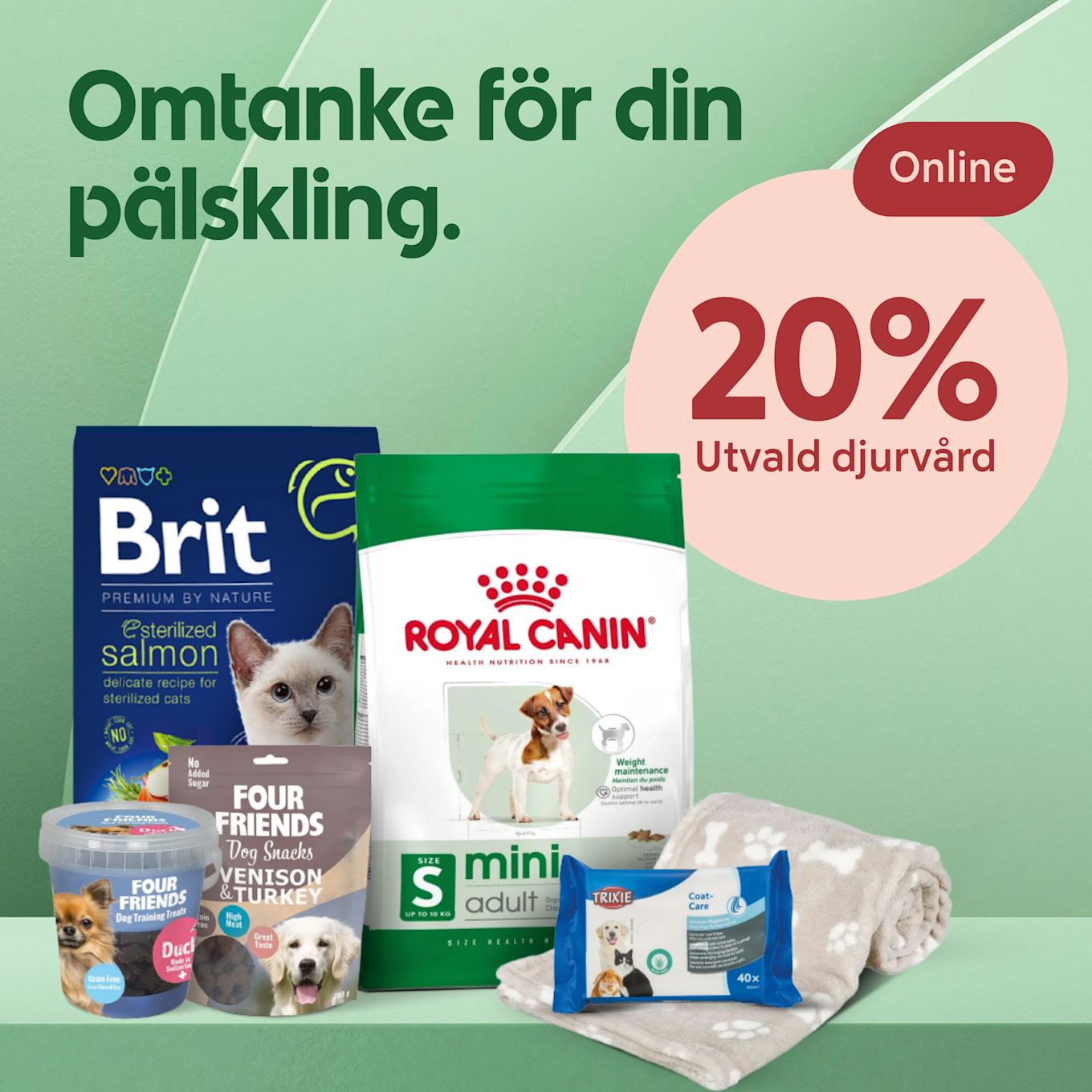 Flera husdjursprodukter uppställda på ett bord: Royal Canin hundfoder, Brit kattfoder, Four Friends hundsnacks och godisbägare, Trixie blöta servetter och en beige filt med vita tassavtryck, mot grön bakgrund och en rund rosa etikett med texten "20% Utvald djurvård".