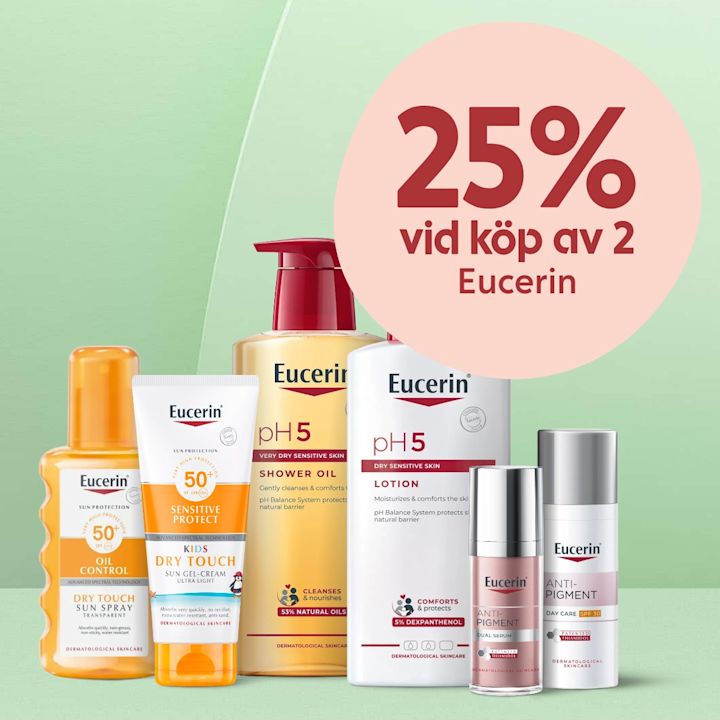 Eucerin-produkter i rad (solspray, solkräm för barn, duscholja, lotion, serum, dagkräm) framför grön bakgrund med stor rosa cirkel som kommunicerar "25% vid köp av 2 Eucerin".