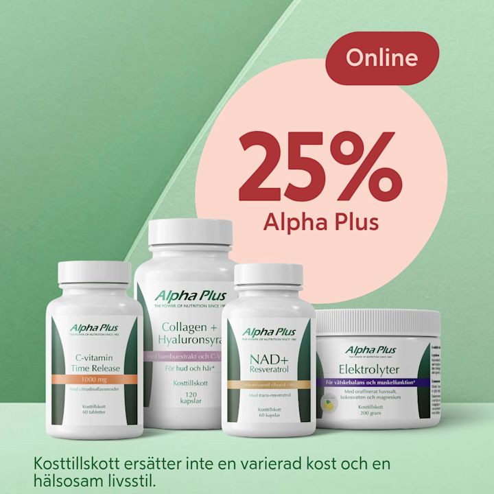 Fyra Alpha Plus-kosttillskottsburkar i rad (C‑vitamin Time Release, Collagen + Hyaluronsyra, NAD+ Resveratrol och Elektrolyter) framför grön bakgrund med stor rosa cirkel och texten "25% Alpha Plus" och en röd etikett "Online".