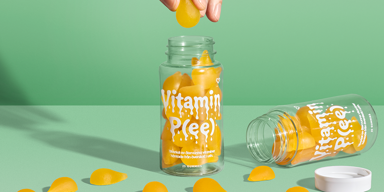 Vitaminpee är ett kosttillskott framtaget av Apotek hjärtat. Det är droppar i en plastburk.
