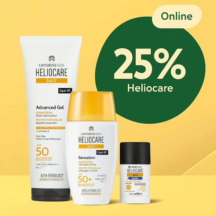 Tre Heliocare-solskyddsprodukter (Advanced Gel, Sensation SPF50+, sportstift) i vitt och gult framför gul bakgrund med stor grön cirkel där det står "25% Heliocare" och en oval med texten "Online".